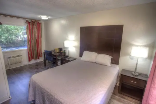 Hofbrau Riverfront Hotel 5